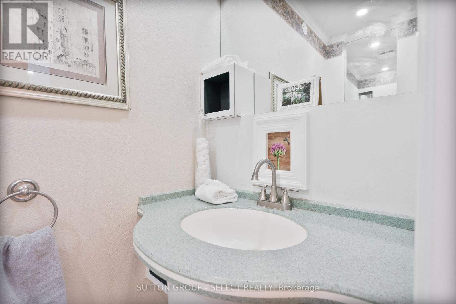 9 Ullswater Crescent, London North, Ontario  N6G 4L4 - Photo 15 - X12609088