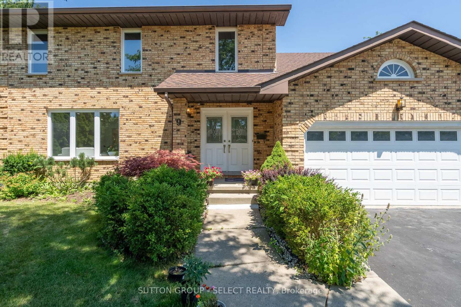 9 Ullswater Crescent, London North, Ontario  N6G 4L4 - Photo 3 - X12609088