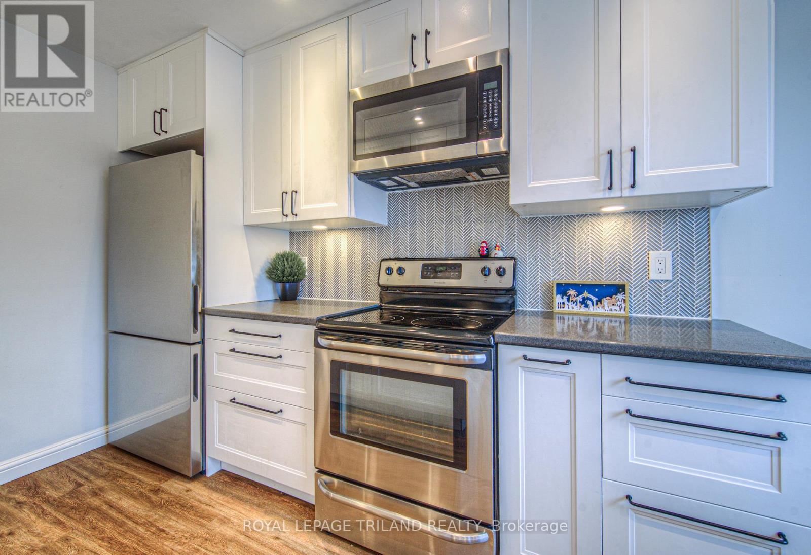 Unit #13 - 2700 Barton Street E, Hamilton, Ontario  L8E 2J7 - Photo 13 - X12609100