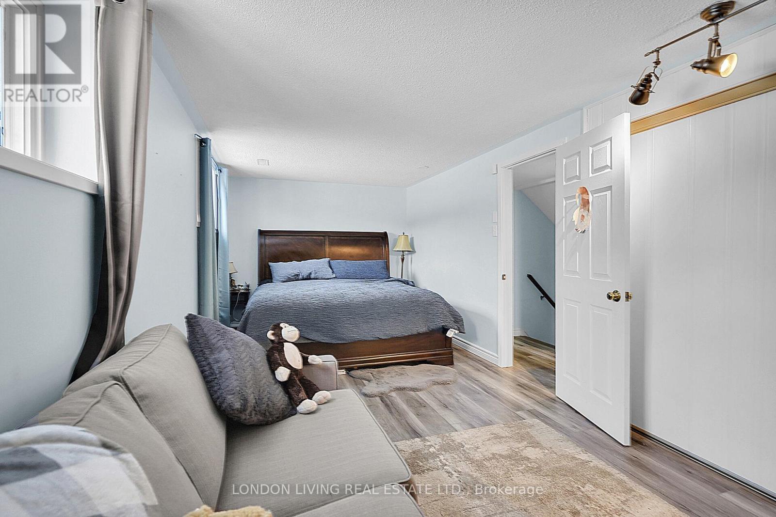 Photo 27 of 45 for 56 Sundridge Court