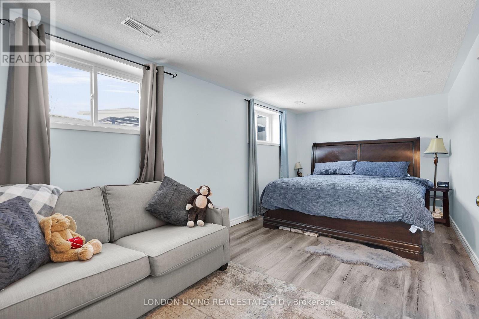 Photo 28 of 45 for 56 Sundridge Court