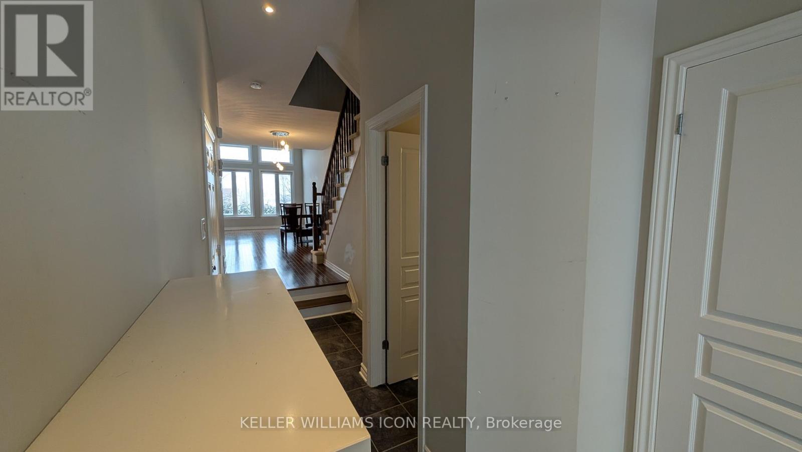 932 Fletcher Circle, Ottawa, Ontario  K2T 0B7 - Photo 4 - X12609102