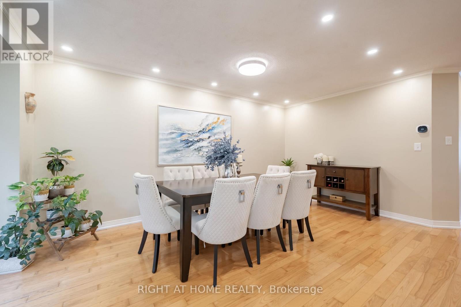 21 - 370 Riddell Court, Newmarket, Ontario  L3Y 8M8 - Photo 6 - N12552802