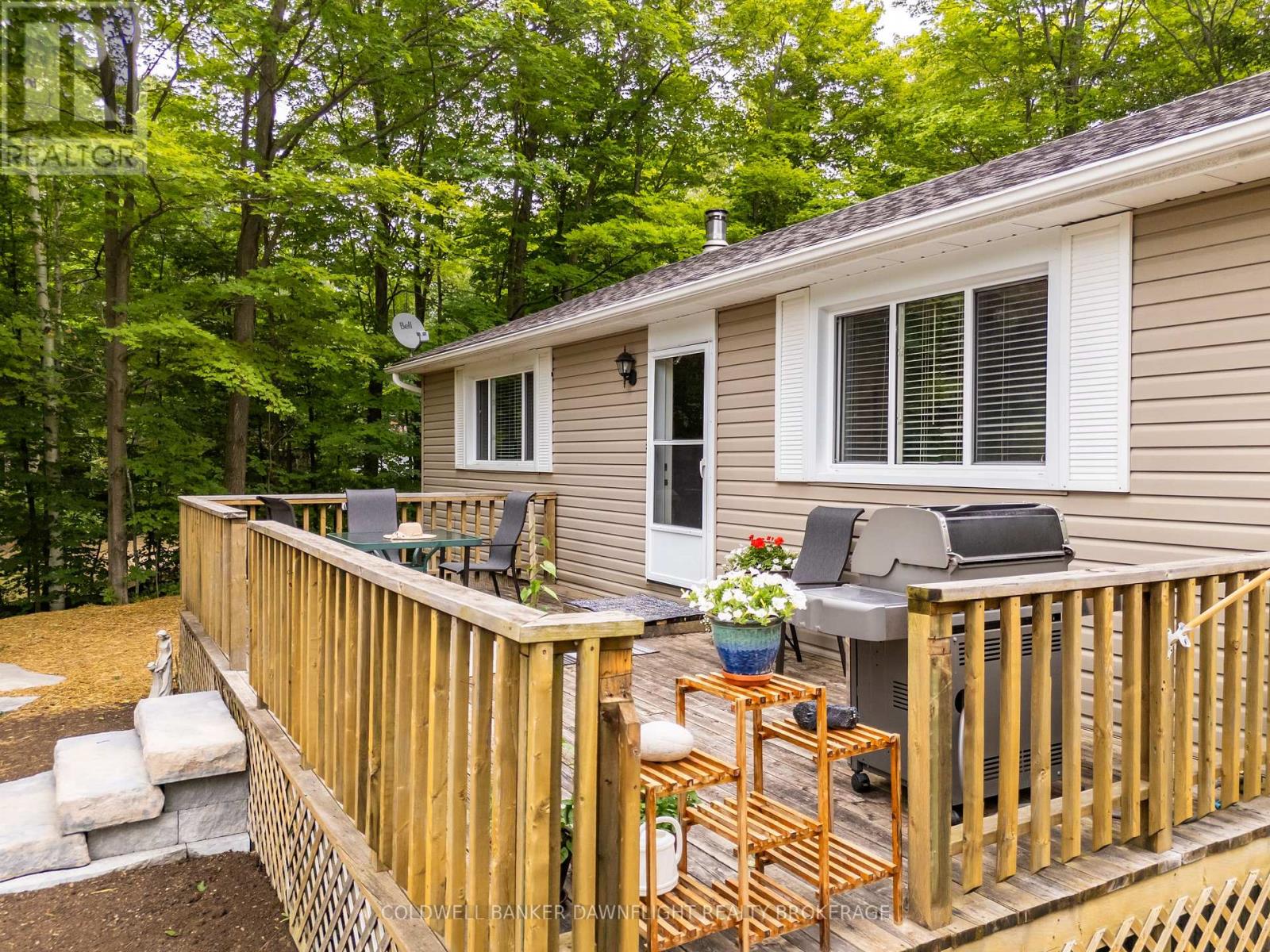 25 Emerson Avenue, South Bruce Peninsula, Ontario  N0H 2G0 - Photo 7 - X12605062