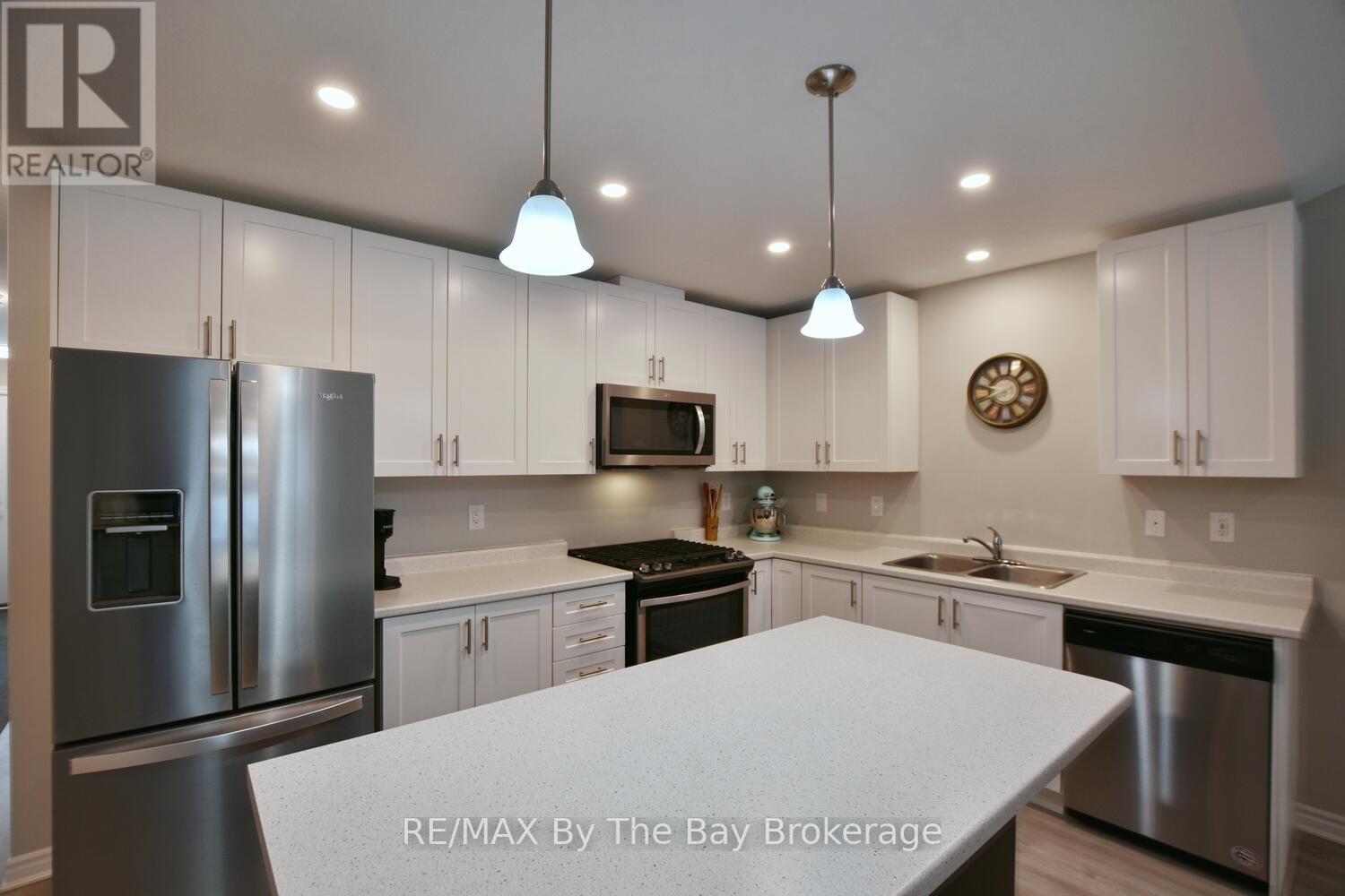 30 Ivy Crescent, Wasaga Beach, Ontario  L9Z 0H8 - Photo 6 - S12609008