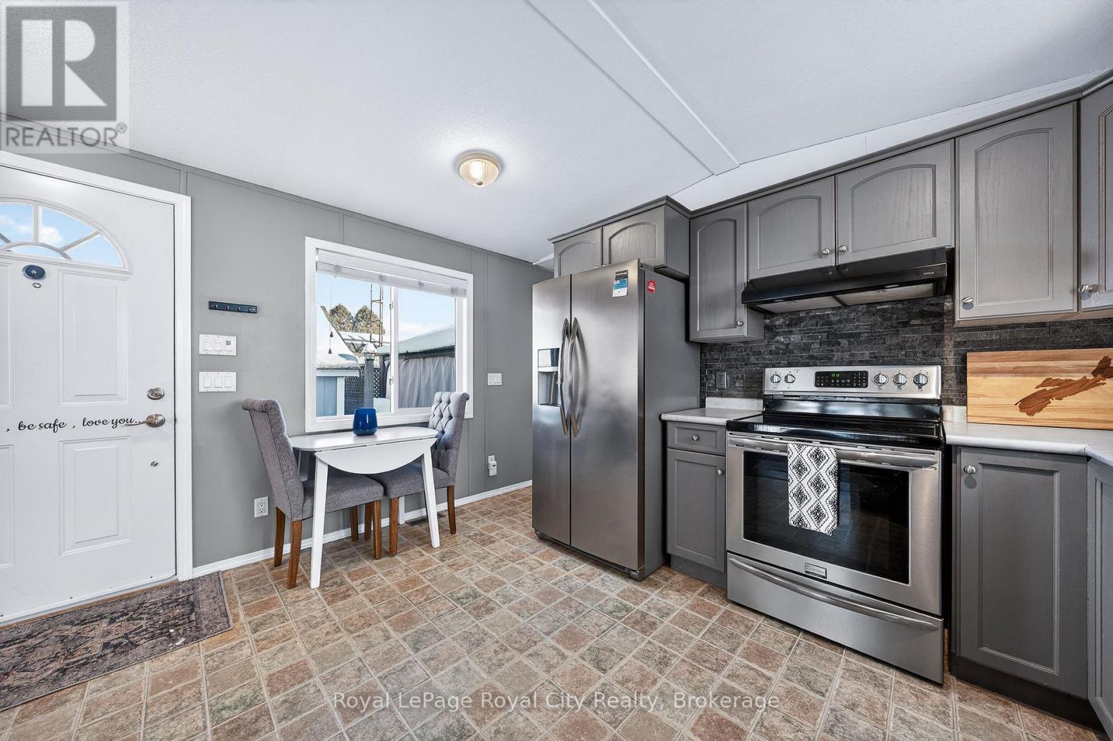 6 Water (Pvt) Street, Puslinch, Ontario N1H 6H9 - Photo 10 - X12422338