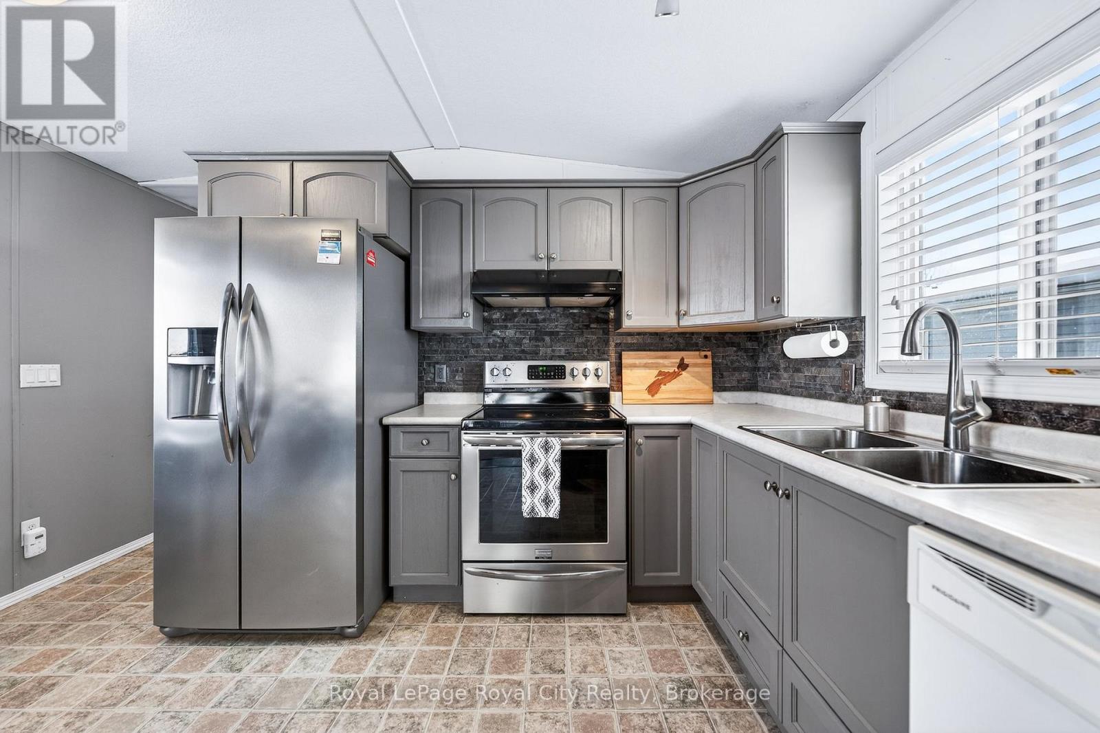 6 Water (Pvt) Street, Puslinch, Ontario N1H 6H9 - Photo 6 - X12422338