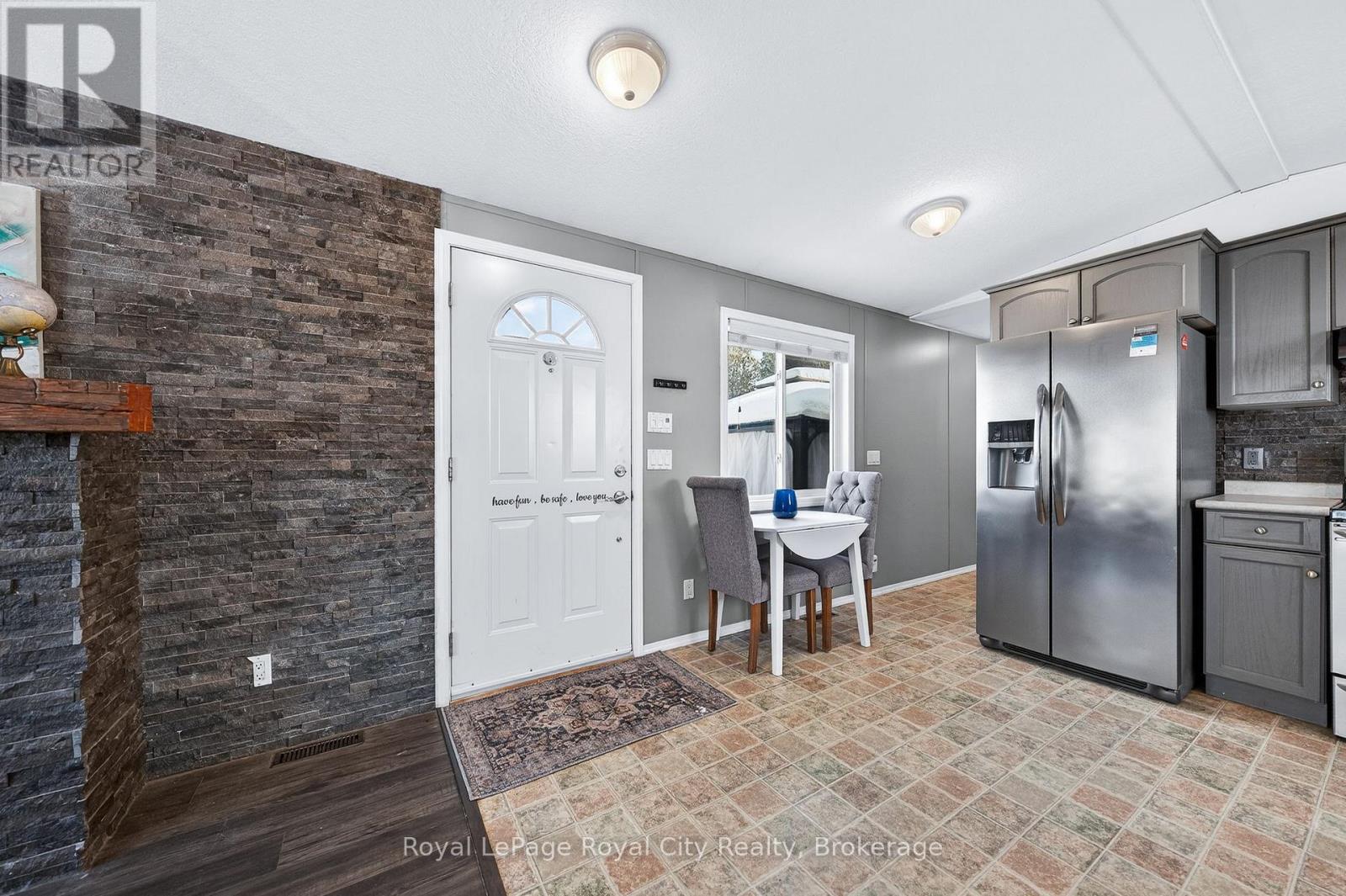 6 Water (Pvt) Street, Puslinch, Ontario N1H 6H9 - Photo 7 - X12422338