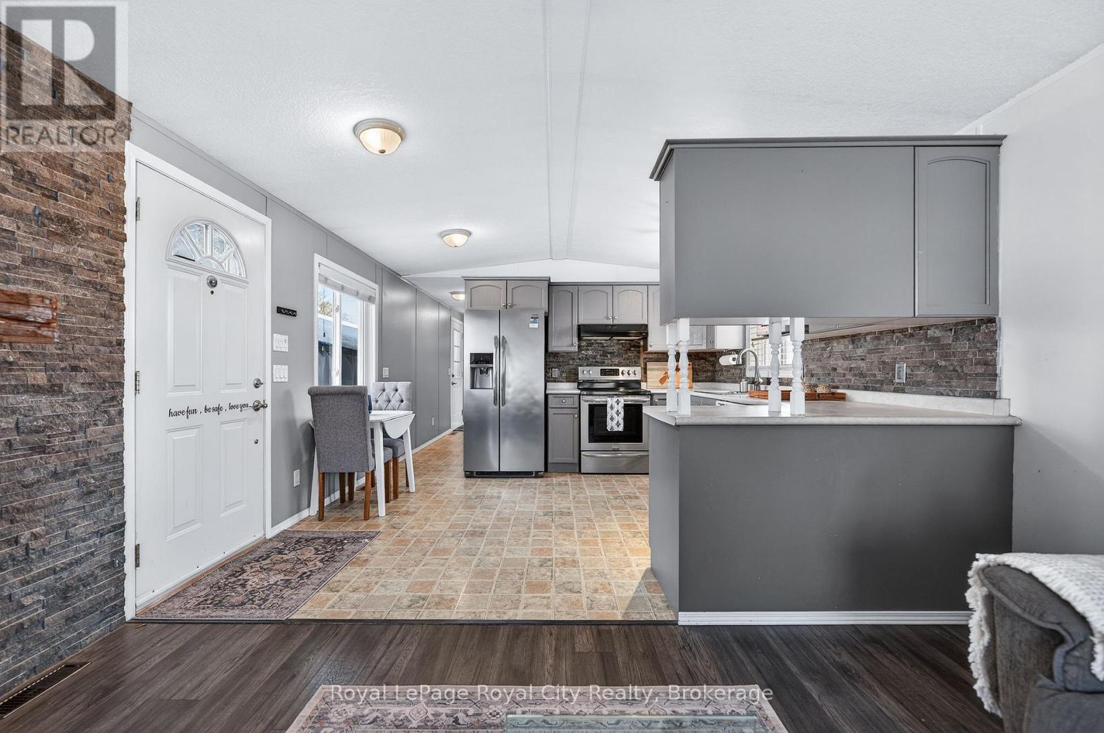 6 Water (Pvt) Street, Puslinch, Ontario N1H 6H9 - Photo 8 - X12422338