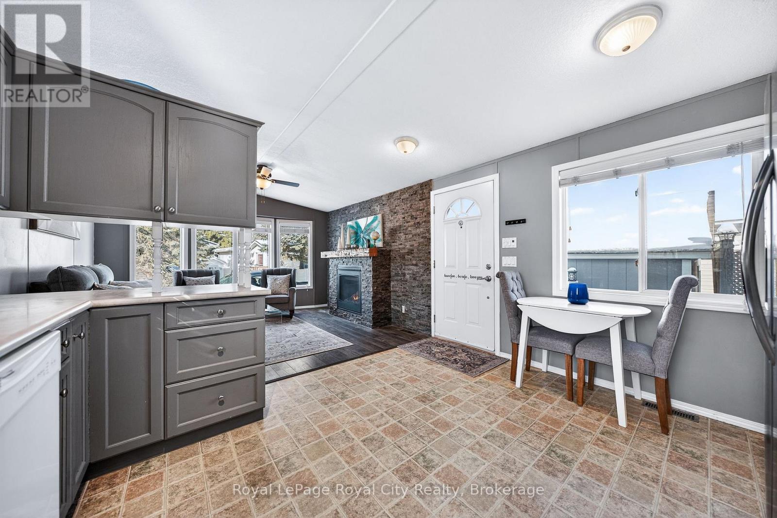 6 Water (Pvt) Street, Puslinch, Ontario N1H 6H9 - Photo 9 - X12422338