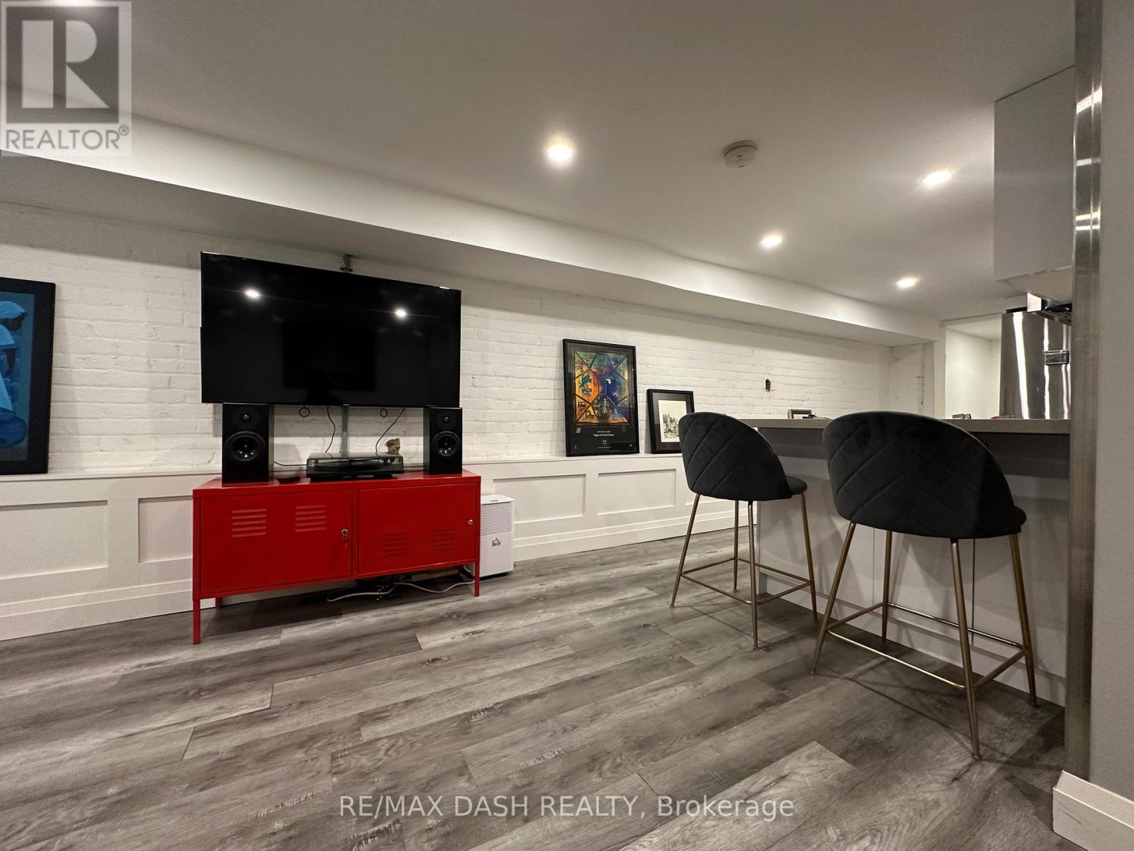 Bsmt - 725 Palmerston Avenue W, Toronto, Ontario  M6G 2P6 - Photo 14 - C12609172