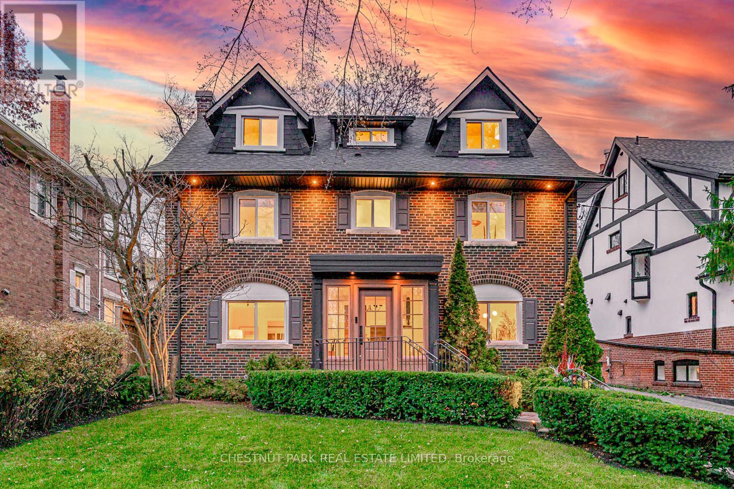 35 WEYBOURNE CRESCENT, Toronto, Ontario