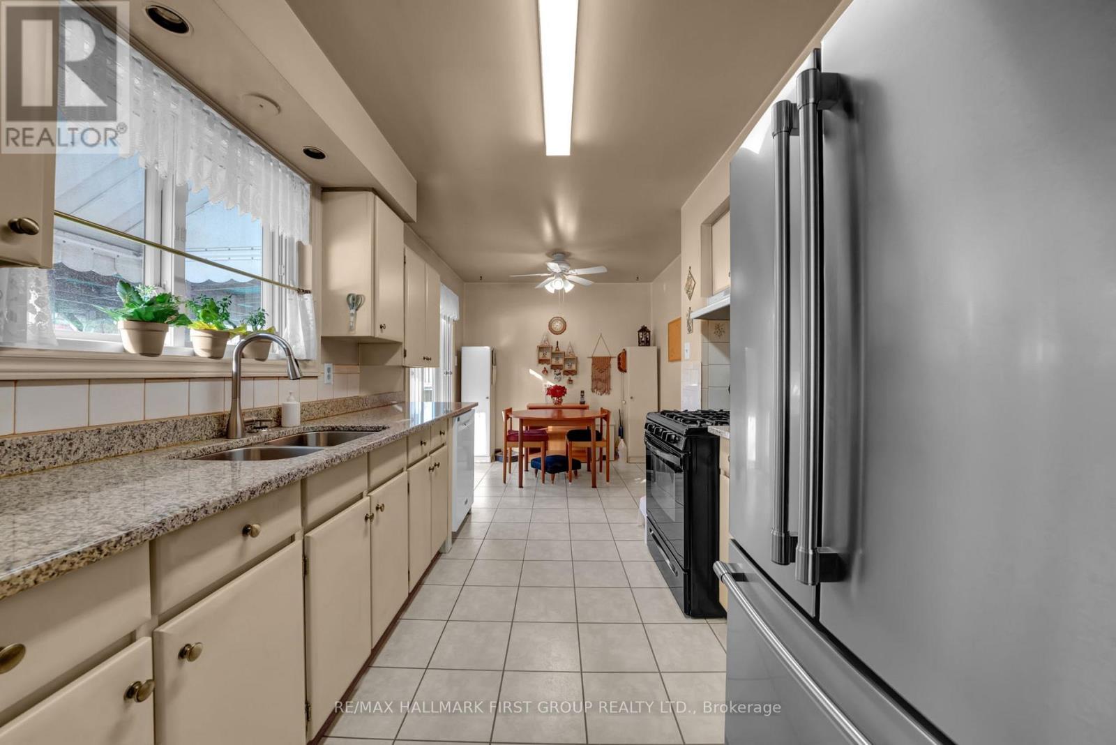 101 Dreyer Drive, Ajax (South East), Ontario  L1S 1J3 - Photo 15 - E12609074