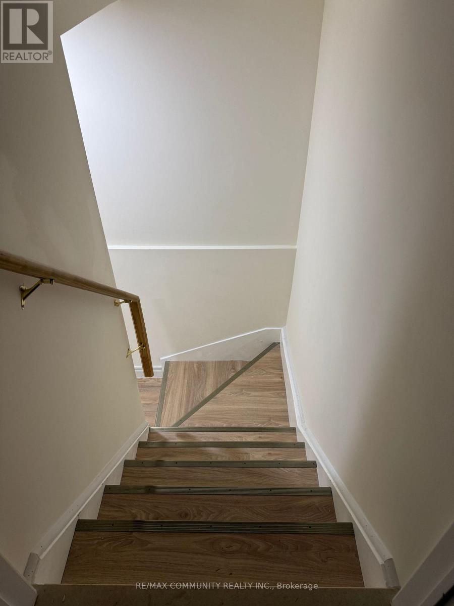 1 Burnsborough Street, Ajax (South West), Ontario  L1S 0A7 - Photo 4 - E12609214