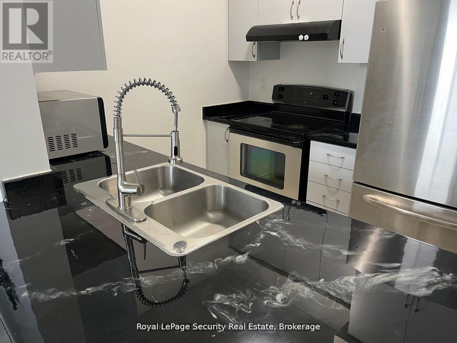 Ph4 - 35 Saranac Boulevard, Toronto (Englemount-Lawrence), Ontario  M6A 2G4 - Photo 6 - C12593468