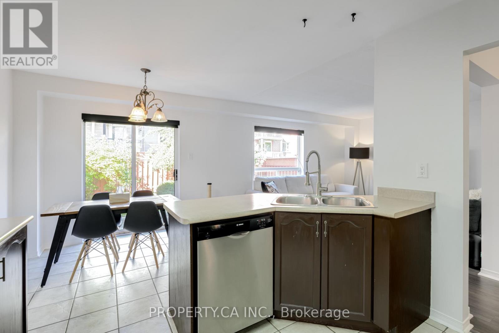 58 Glasgow Crescent, Georgina, Ontario  L4P 4B3 - Photo 17 - N12609096