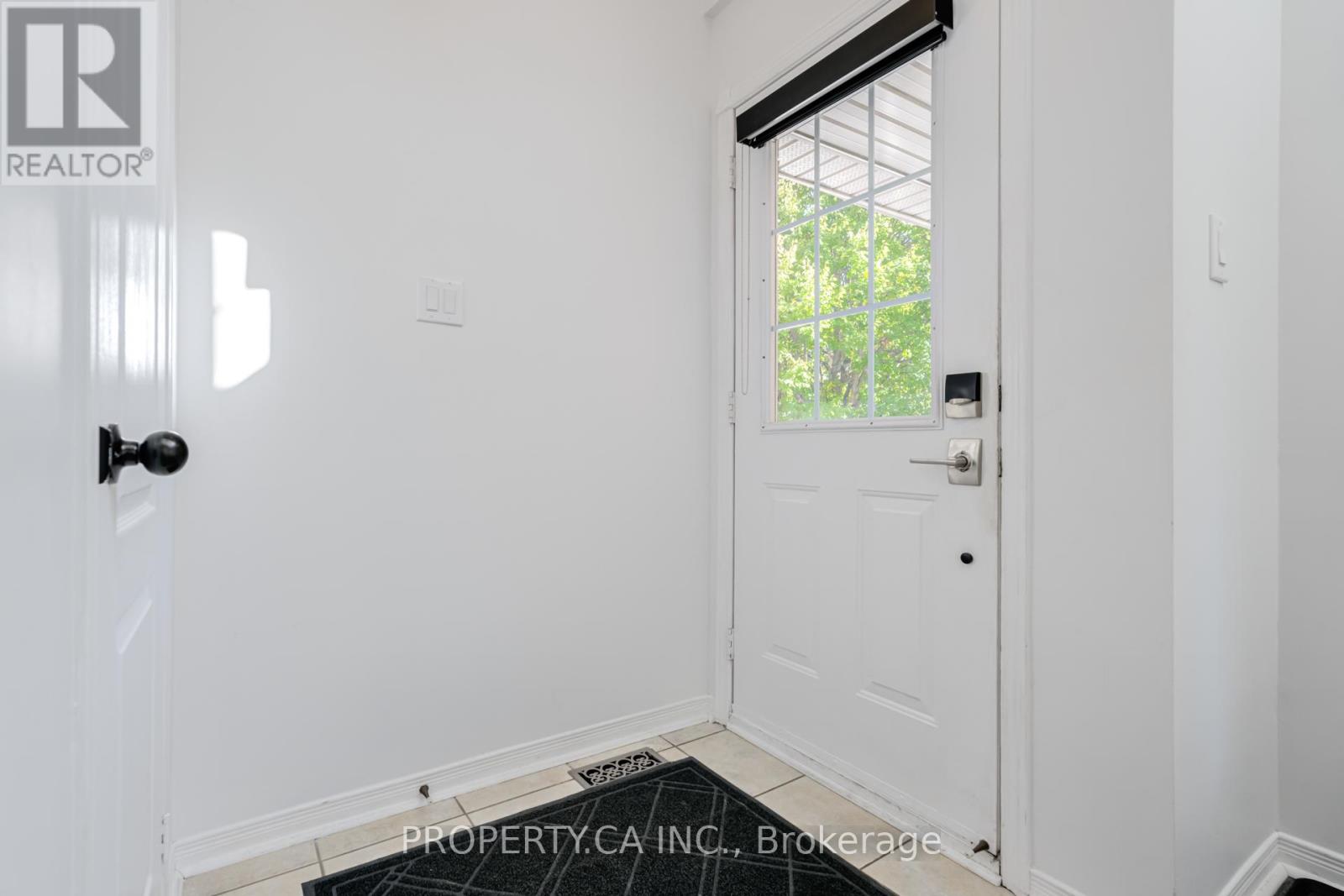 58 Glasgow Crescent, Georgina, Ontario  L4P 4B3 - Photo 4 - N12609096