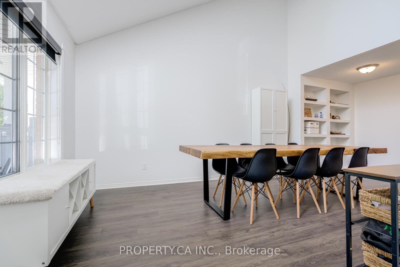 58 Glasgow Crescent, Georgina, Ontario  L4P 4B3 - Photo 5 - N12609096