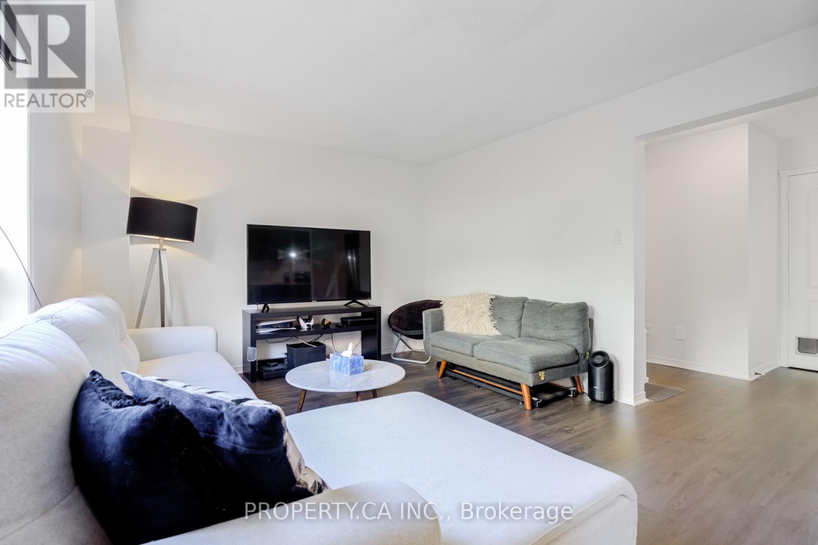 58 Glasgow Crescent, Georgina, Ontario  L4P 4B3 - Photo 9 - N12609096