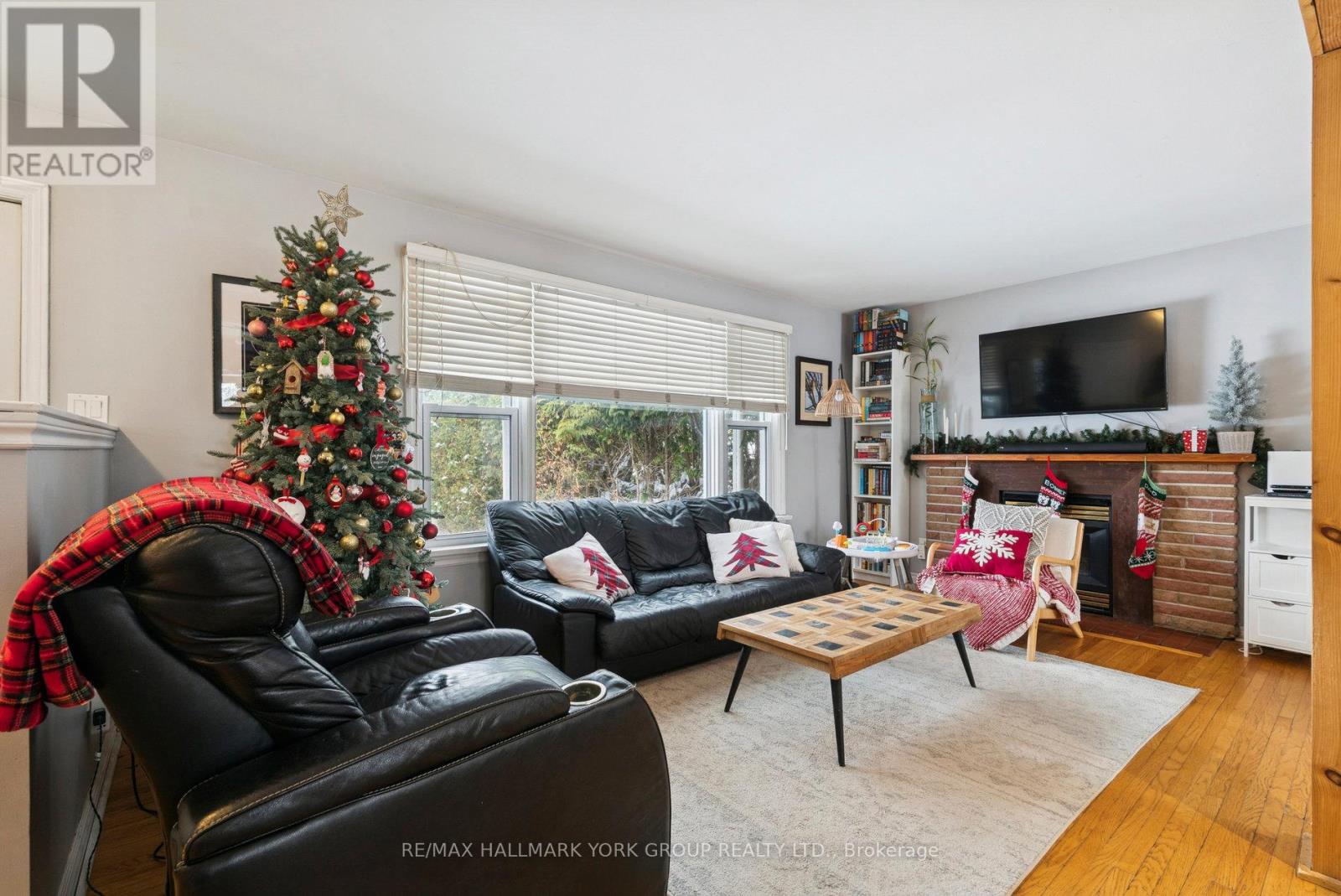 1 Middle Street, Georgina (Sutton & Jackson's Point), Ontario  L0E 1R0 - Photo 2 - N12609158