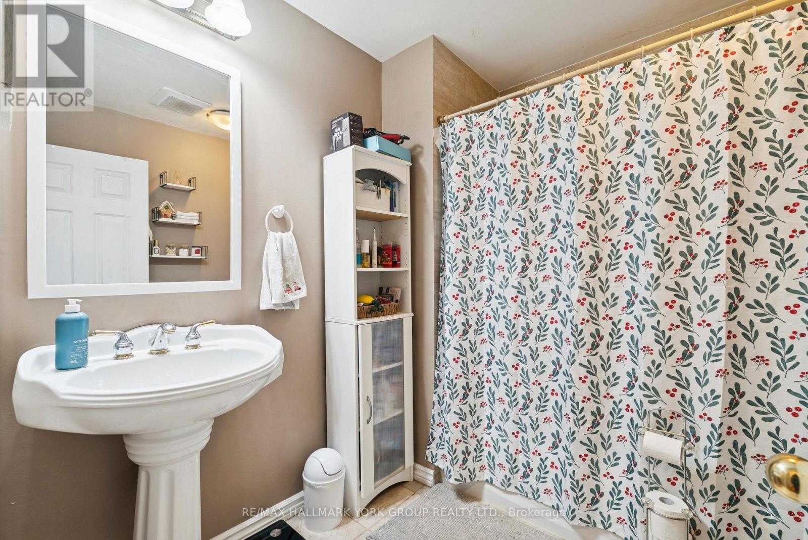 1 Middle Street, Georgina (Sutton & Jackson's Point), Ontario  L0E 1R0 - Photo 9 - N12609158