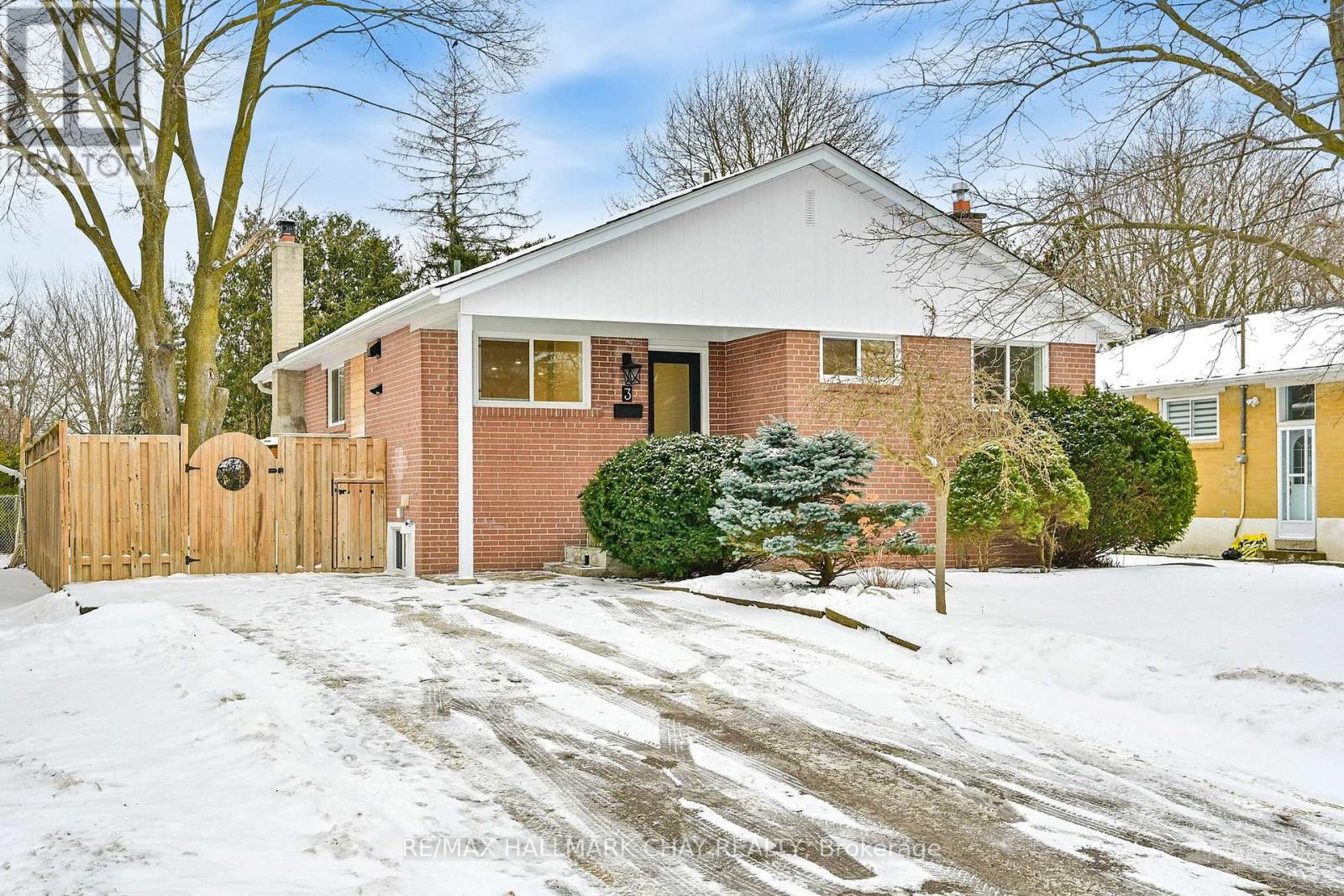 3 DAVIDSON ROAD, Aurora, Ontario