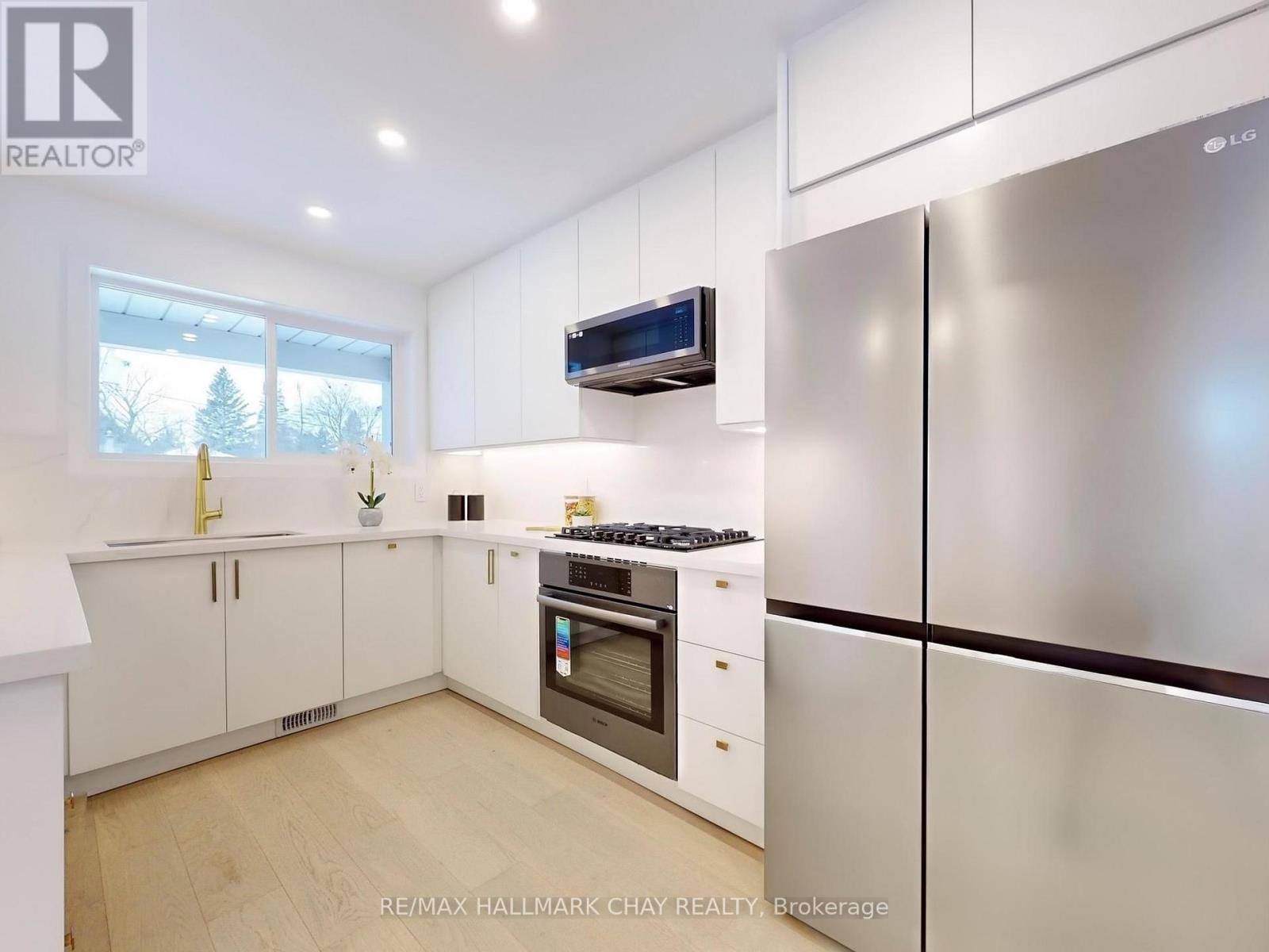 3 Davidson Road, Aurora, Ontario  L4G 2A9 - Photo 8 - N12609204