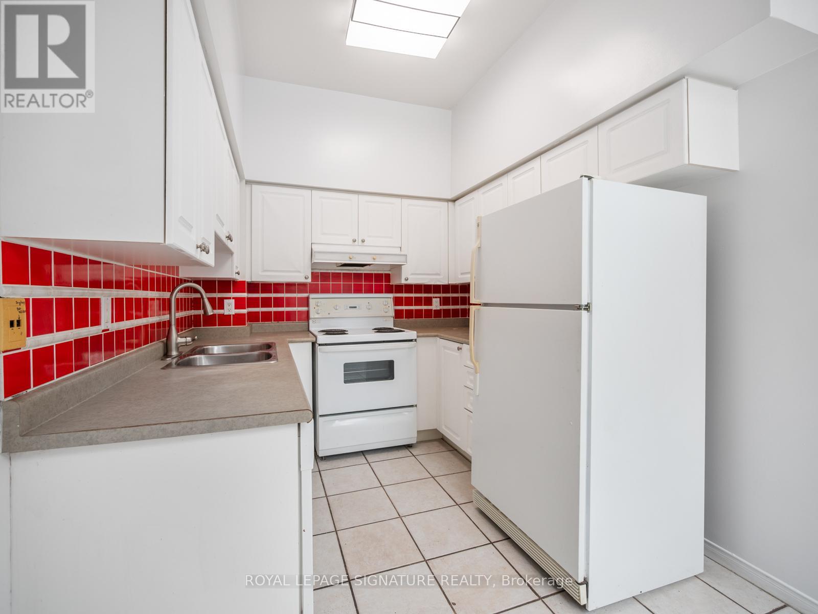 102 - 5 Emerald Lane, Vaughan (Crestwood-Springfarm-Yorkhill), Ontario  L4J 8P7 - Photo 7 - N12609216