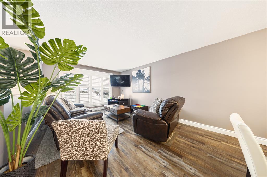 4015 Rosemount Drive, Petrolia, Ontario N0N 1R0 - Photo 6 - 25031183