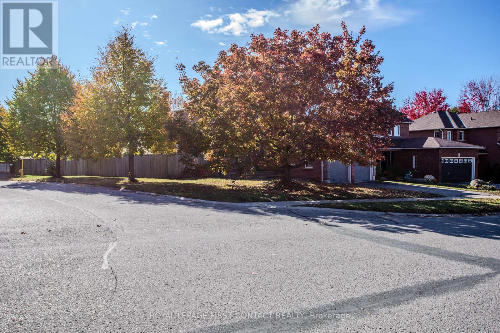 63 Gore Drive, Barrie (Ardagh), Ontario  L4N 5R5 - Photo 3 - S12609146