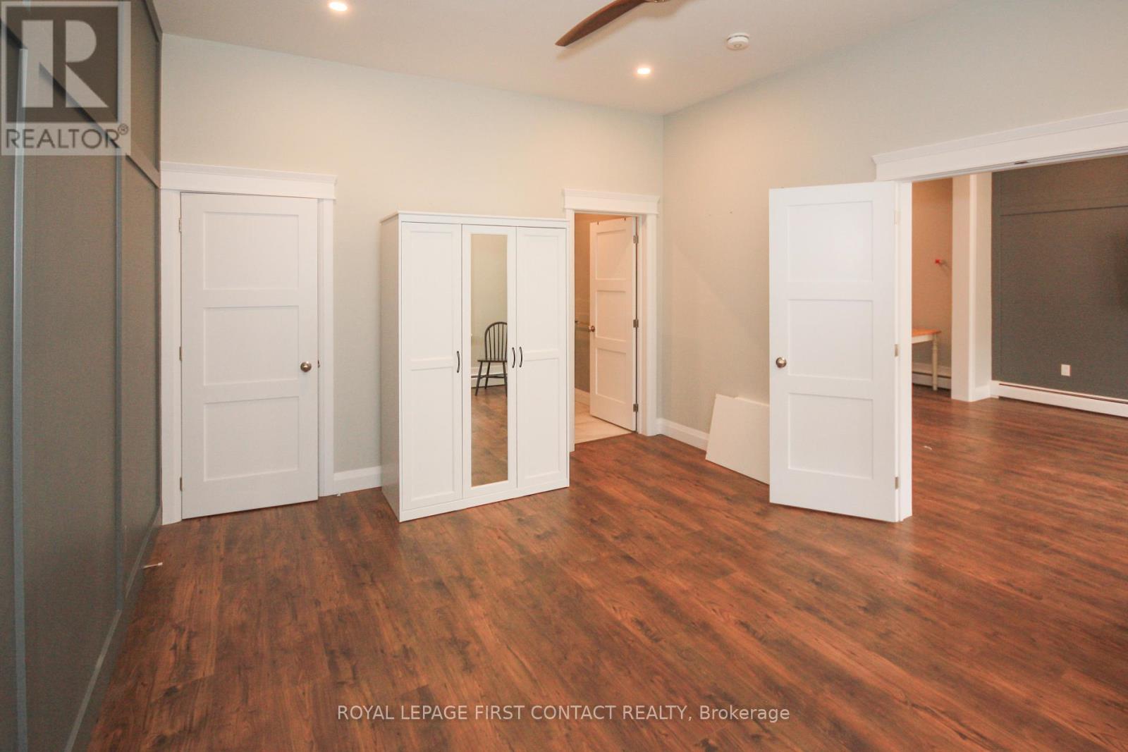 Upper - 19 Peter Street S, Orillia, Ontario  L3V 5A8 - Photo 10 - S12609152