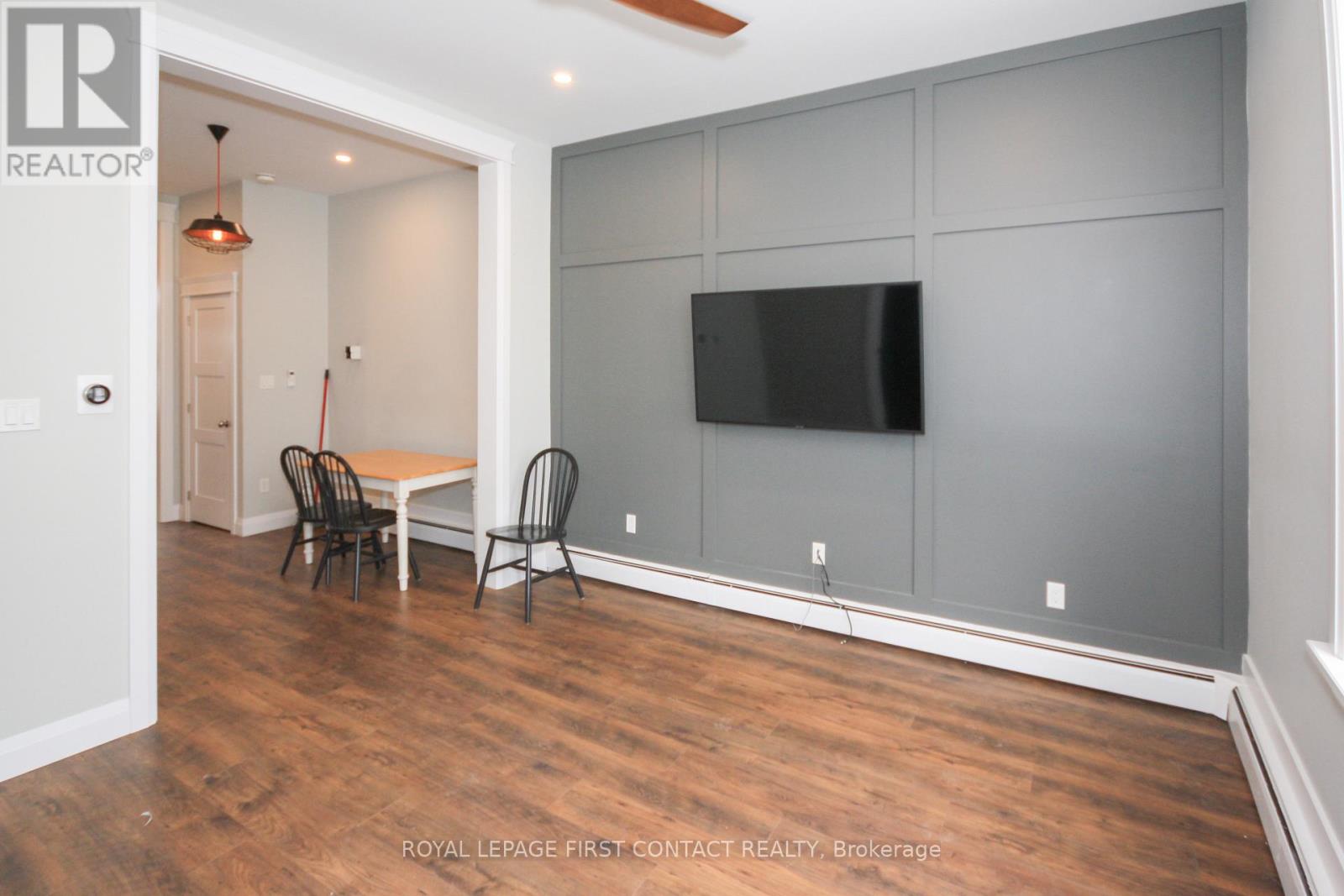 Upper - 19 Peter Street S, Orillia, Ontario  L3V 5A8 - Photo 8 - S12609152