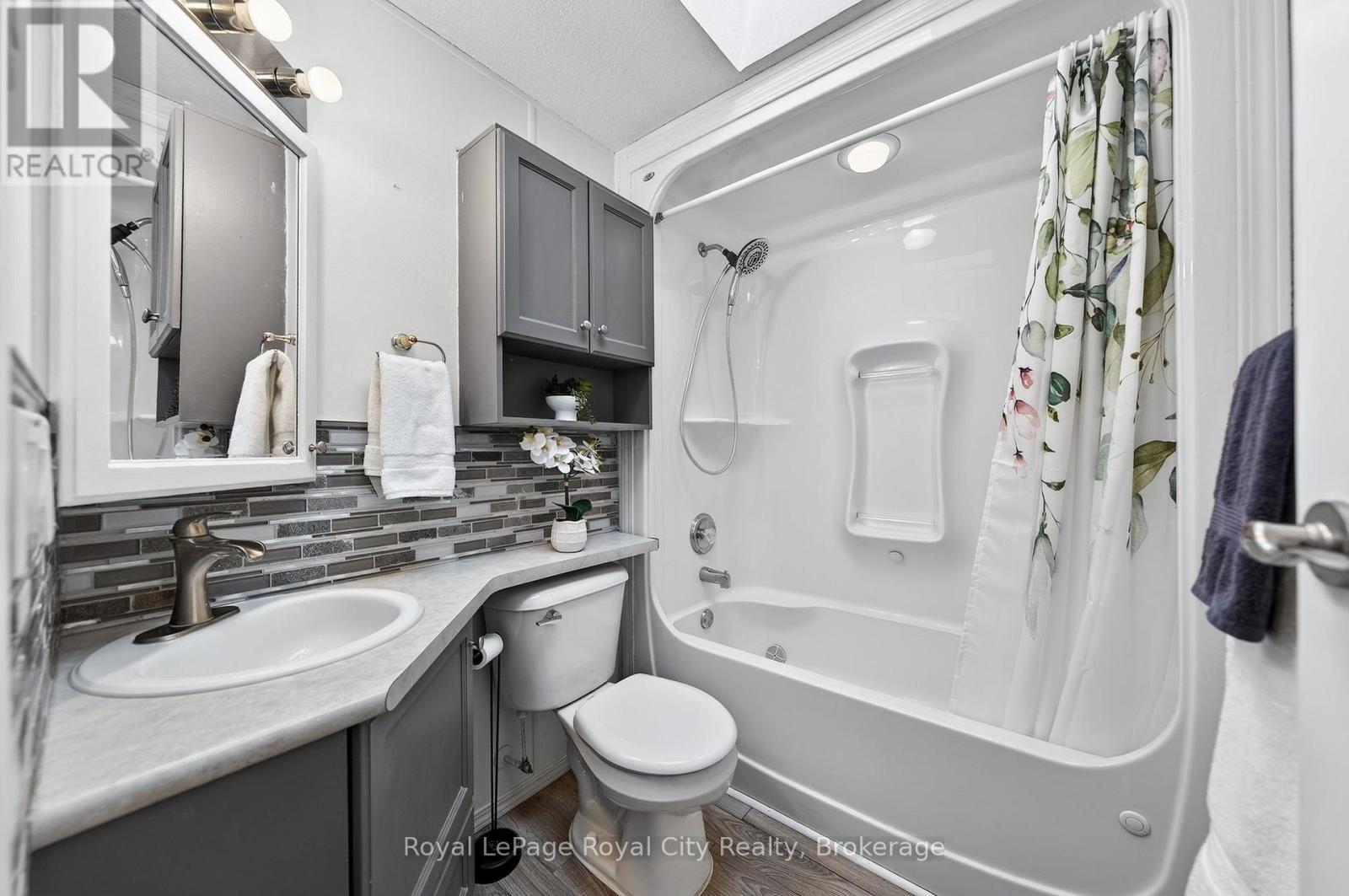 6 Water (Pvt) Street, Puslinch, Ontario N1H 6H9 - Photo 17 - X12422338