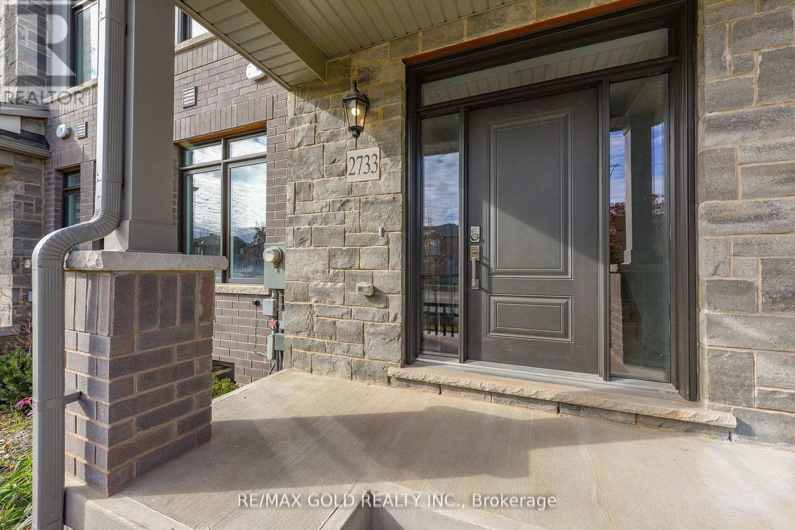 2733 Westoak Trail, Oakville, Ontario  L6M 5T1 - Photo 3 - W12609120