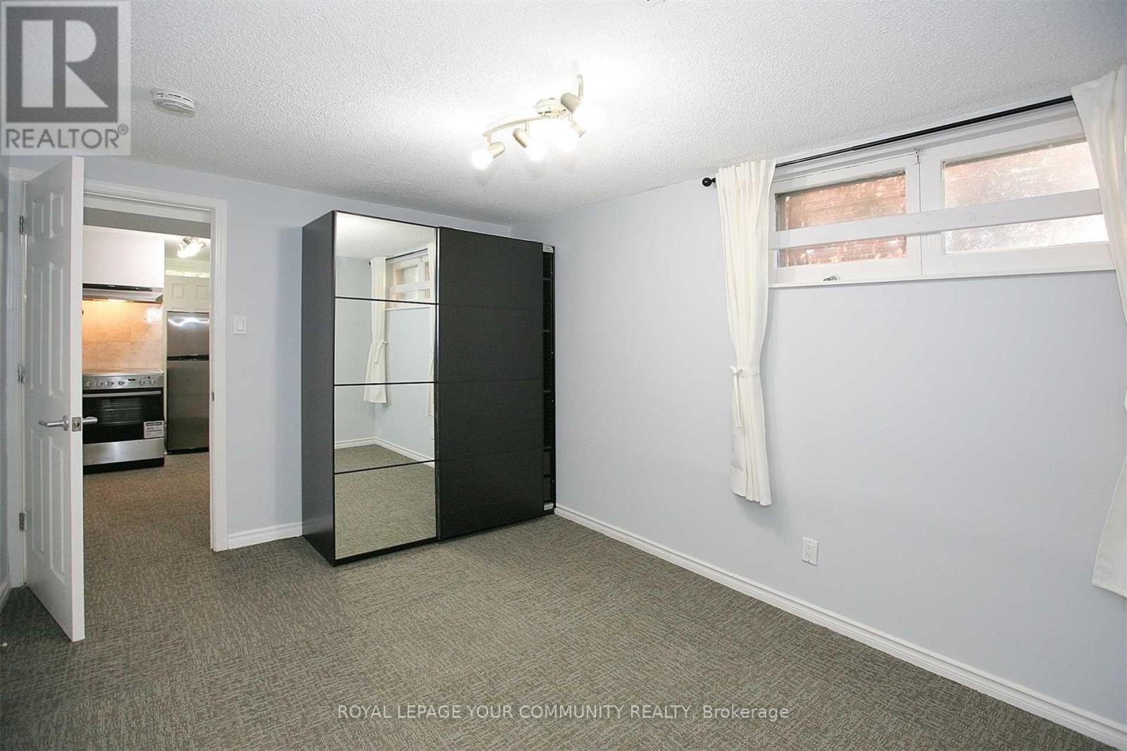 8 Stanwood Crescent, Toronto, Ontario  M9M 1Z9 - Photo 11 - W12609166