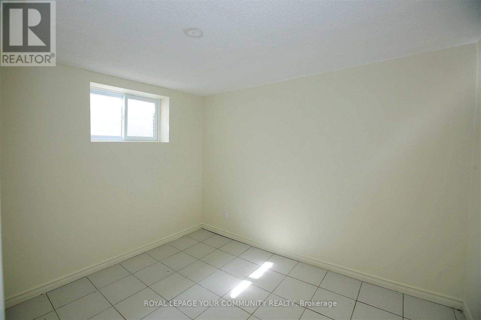 8 Stanwood Crescent, Toronto, Ontario  M9M 1Z9 - Photo 13 - W12609166