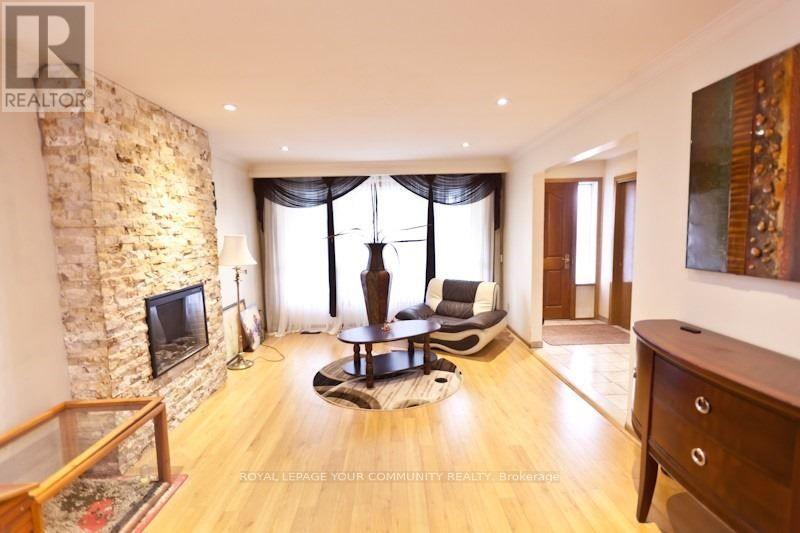 8 Stanwood Crescent, Toronto, Ontario  M9M 1Z9 - Photo 7 - W12609166