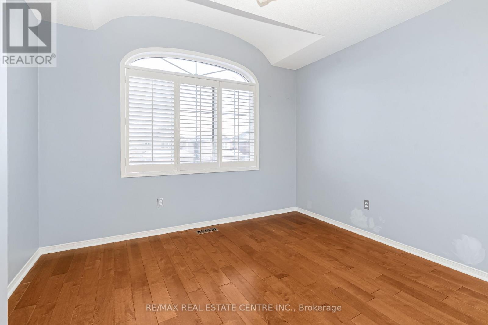 40 Olympia Crescent, Brampton (Fletcher's Meadow), Ontario  L6X 4W2 - Photo 18 - W12609180