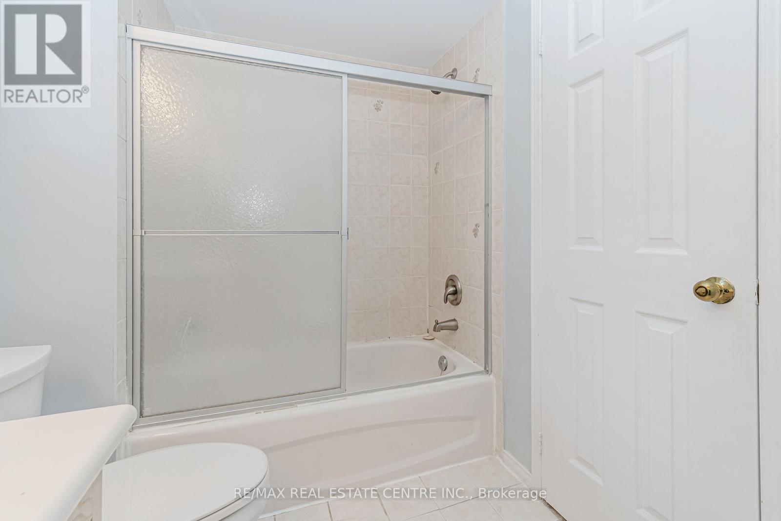 40 Olympia Crescent, Brampton (Fletcher's Meadow), Ontario  L6X 4W2 - Photo 20 - W12609180