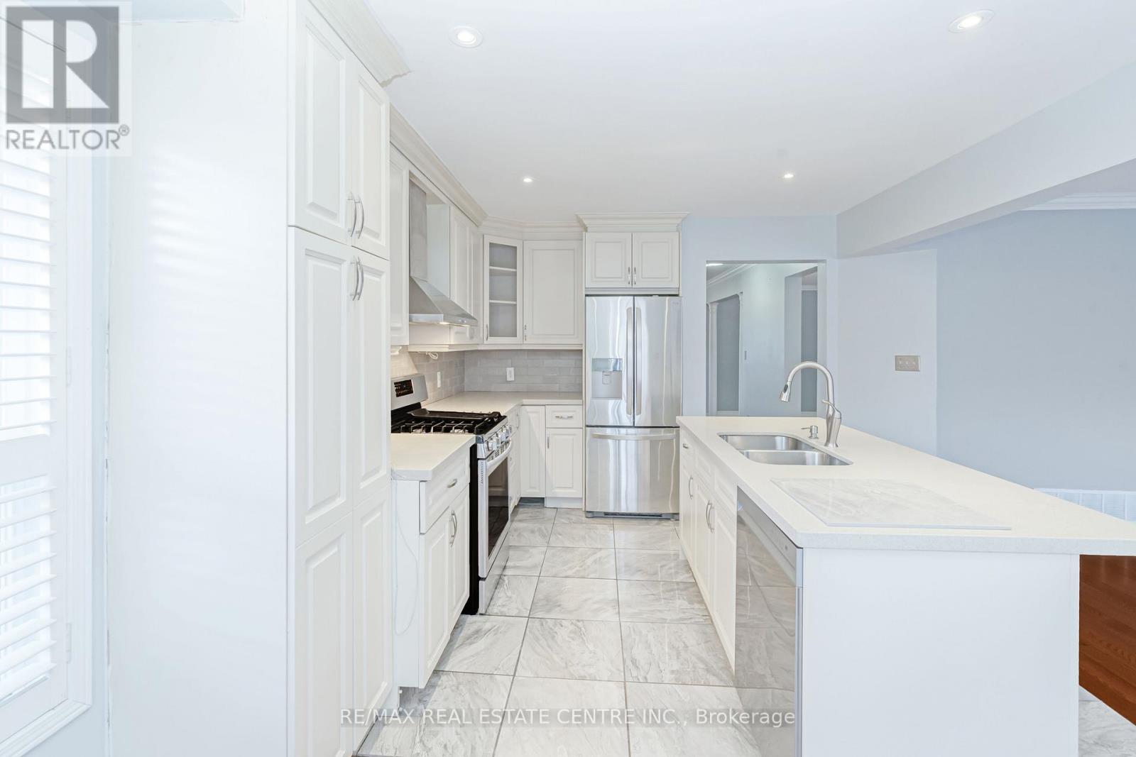 40 Olympia Crescent, Brampton (Fletcher's Meadow), Ontario  L6X 4W2 - Photo 47 - W12609180