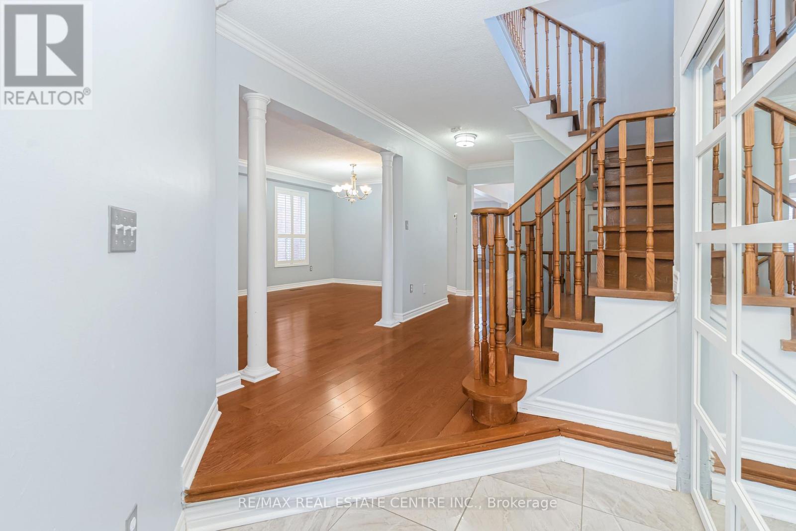 40 Olympia Crescent, Brampton (Fletcher's Meadow), Ontario  L6X 4W2 - Photo 6 - W12609180