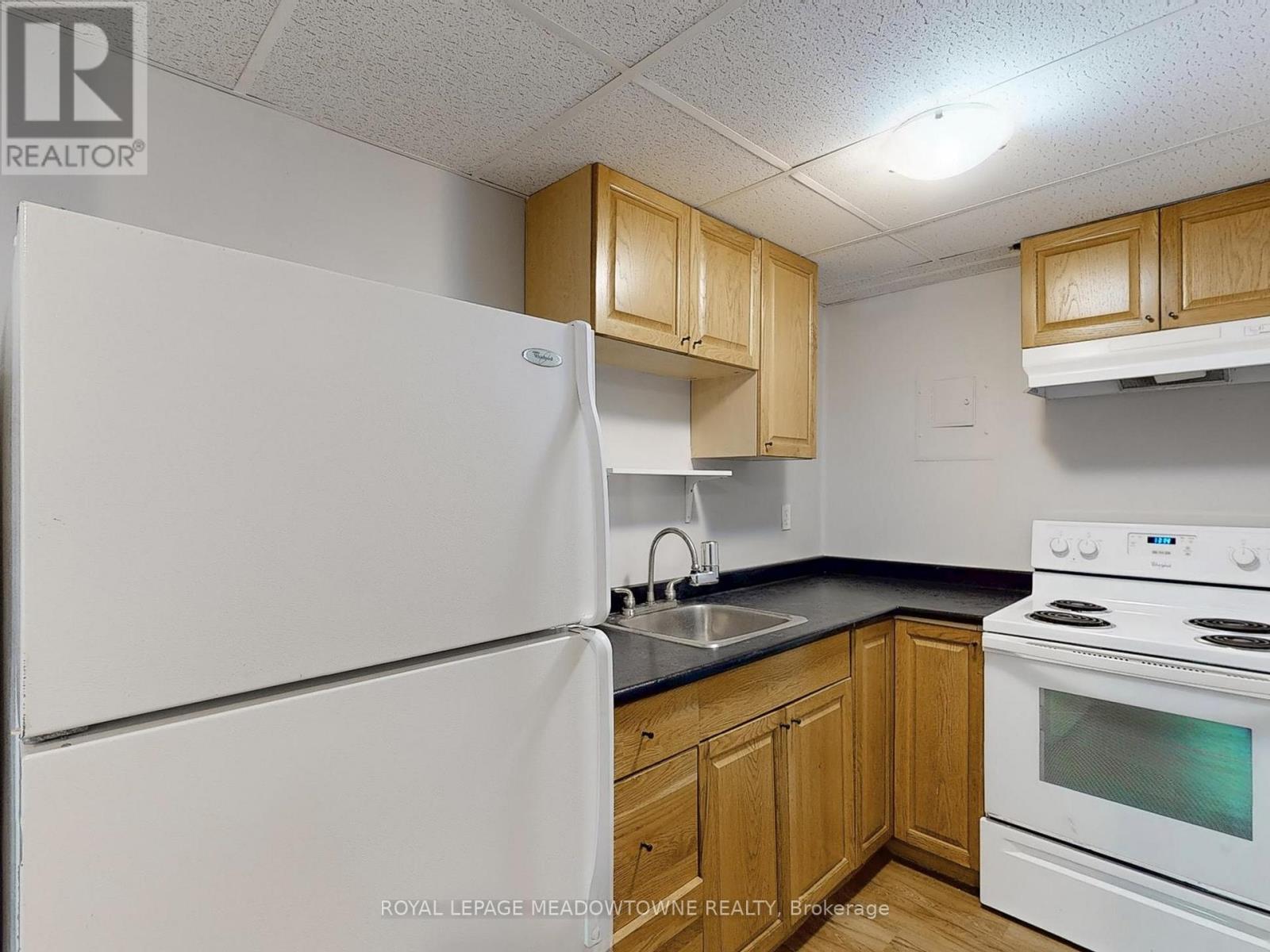 6 - 12 Wesleyan Street, Halton Hills (Georgetown), Ontario  L7G 2E1 - Photo 13 - W12609226