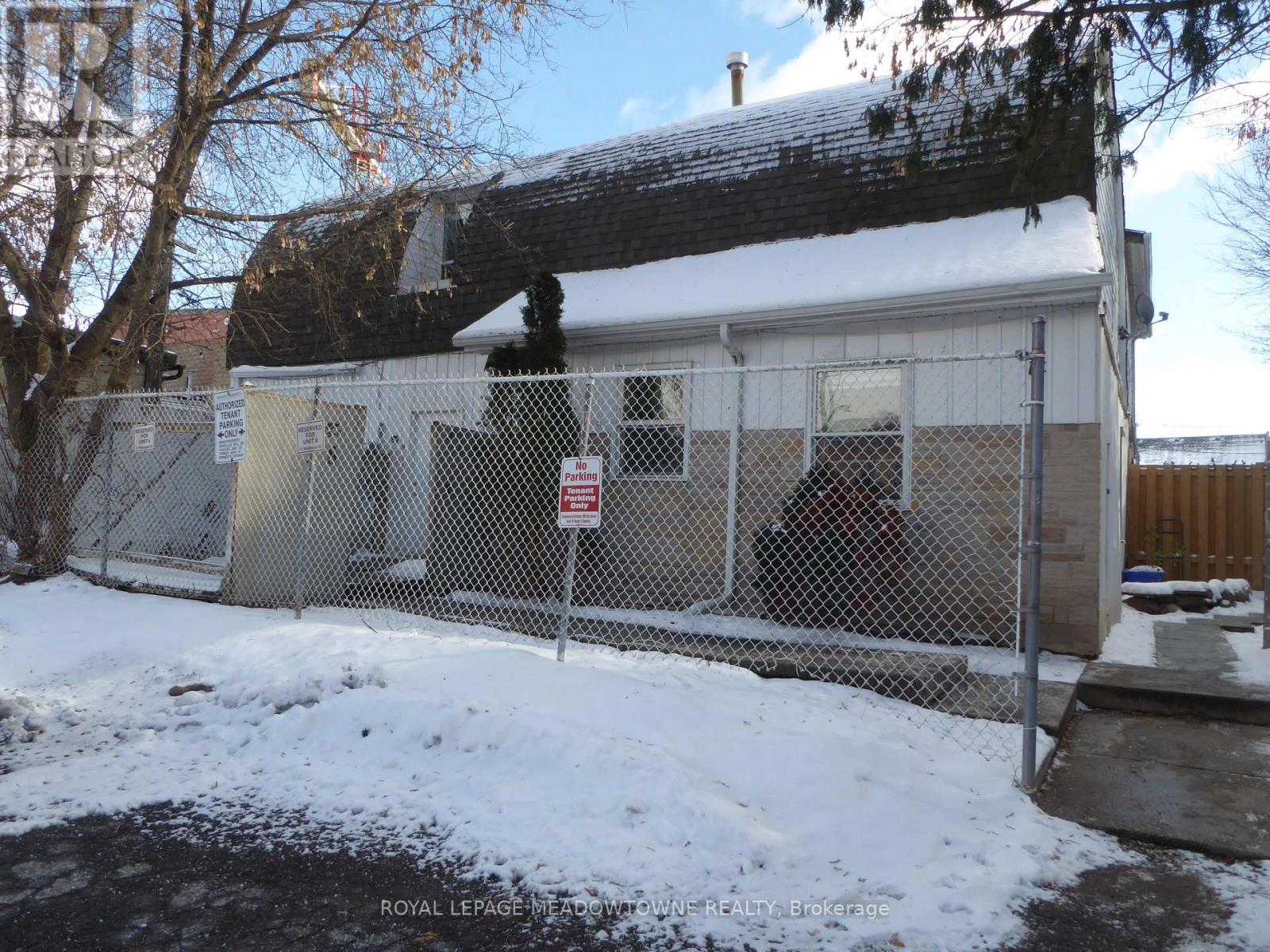 6 - 12 Wesleyan Street, Halton Hills (Georgetown), Ontario  L7G 2E1 - Photo 3 - W12609226