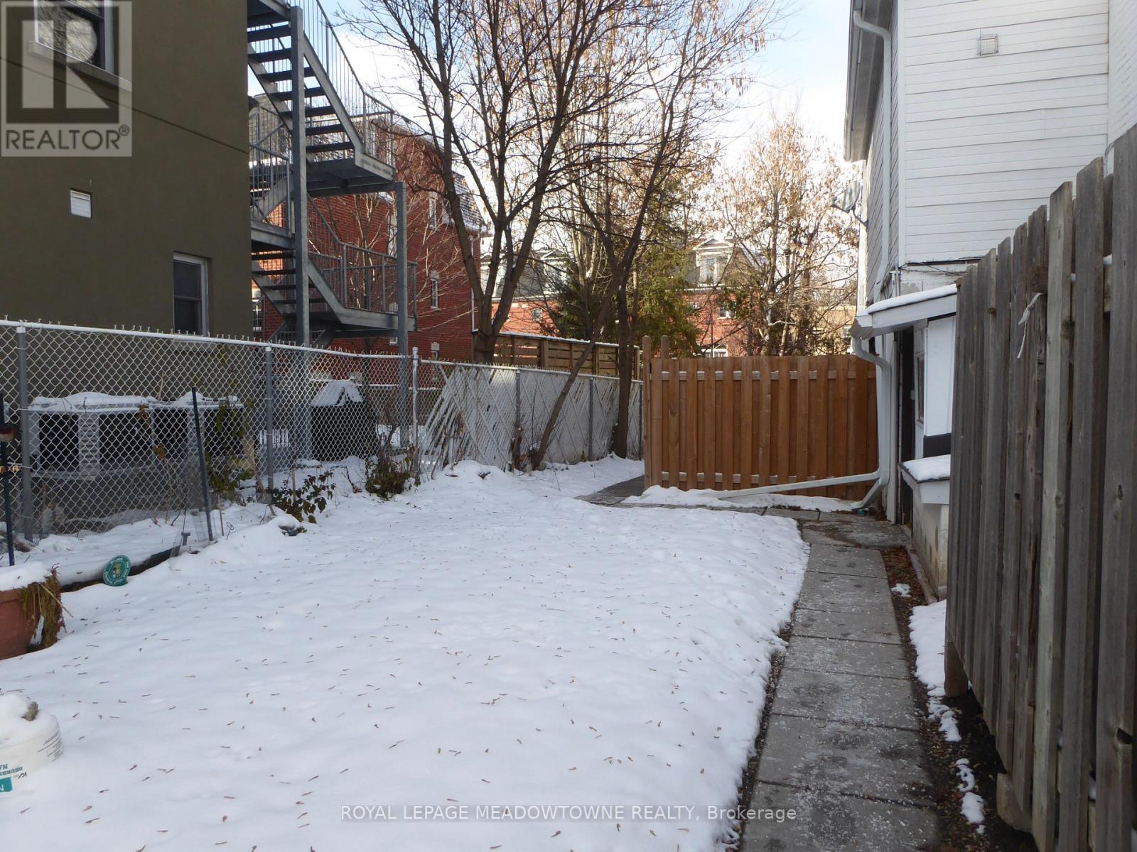 6 - 12 Wesleyan Street, Halton Hills (Georgetown), Ontario  L7G 2E1 - Photo 4 - W12609226