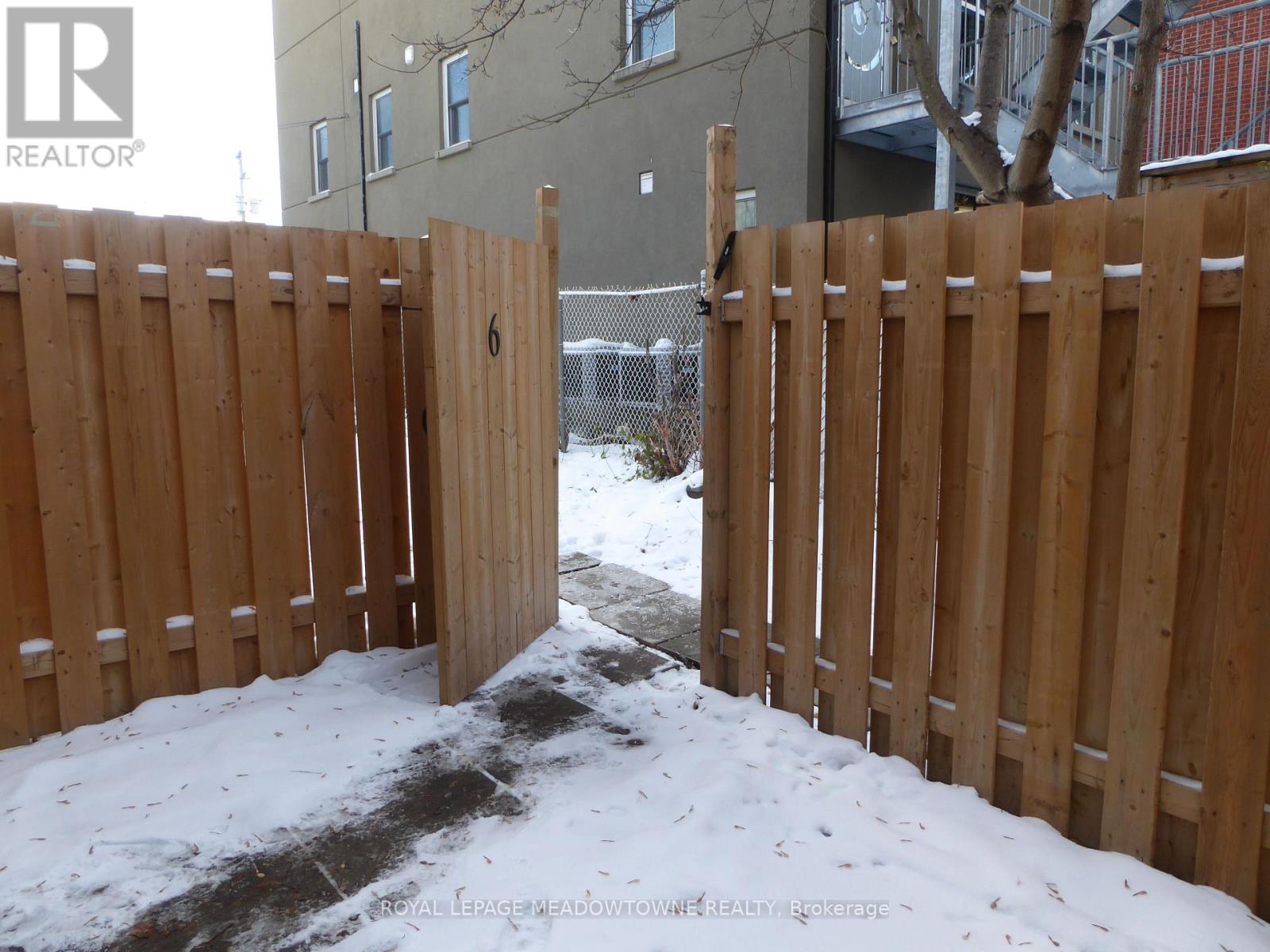 6 - 12 Wesleyan Street, Halton Hills (Georgetown), Ontario  L7G 2E1 - Photo 6 - W12609226