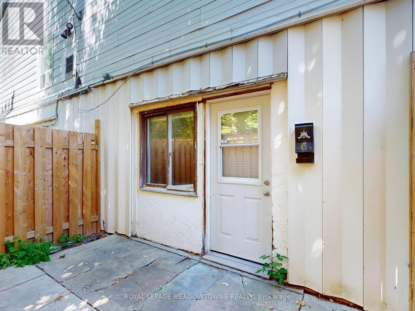 6 - 12 Wesleyan Street, Halton Hills (Georgetown), Ontario  L7G 2E1 - Photo 8 - W12609226