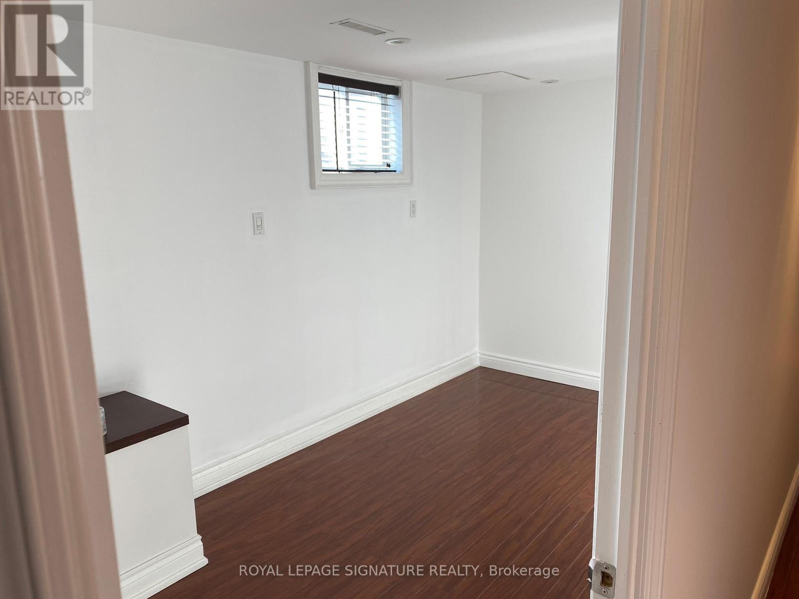 Lower - 943 Blairholm Avenue, Mississauga (Erindale), Ontario  L5C 1G5 - Photo 10 - W12609228