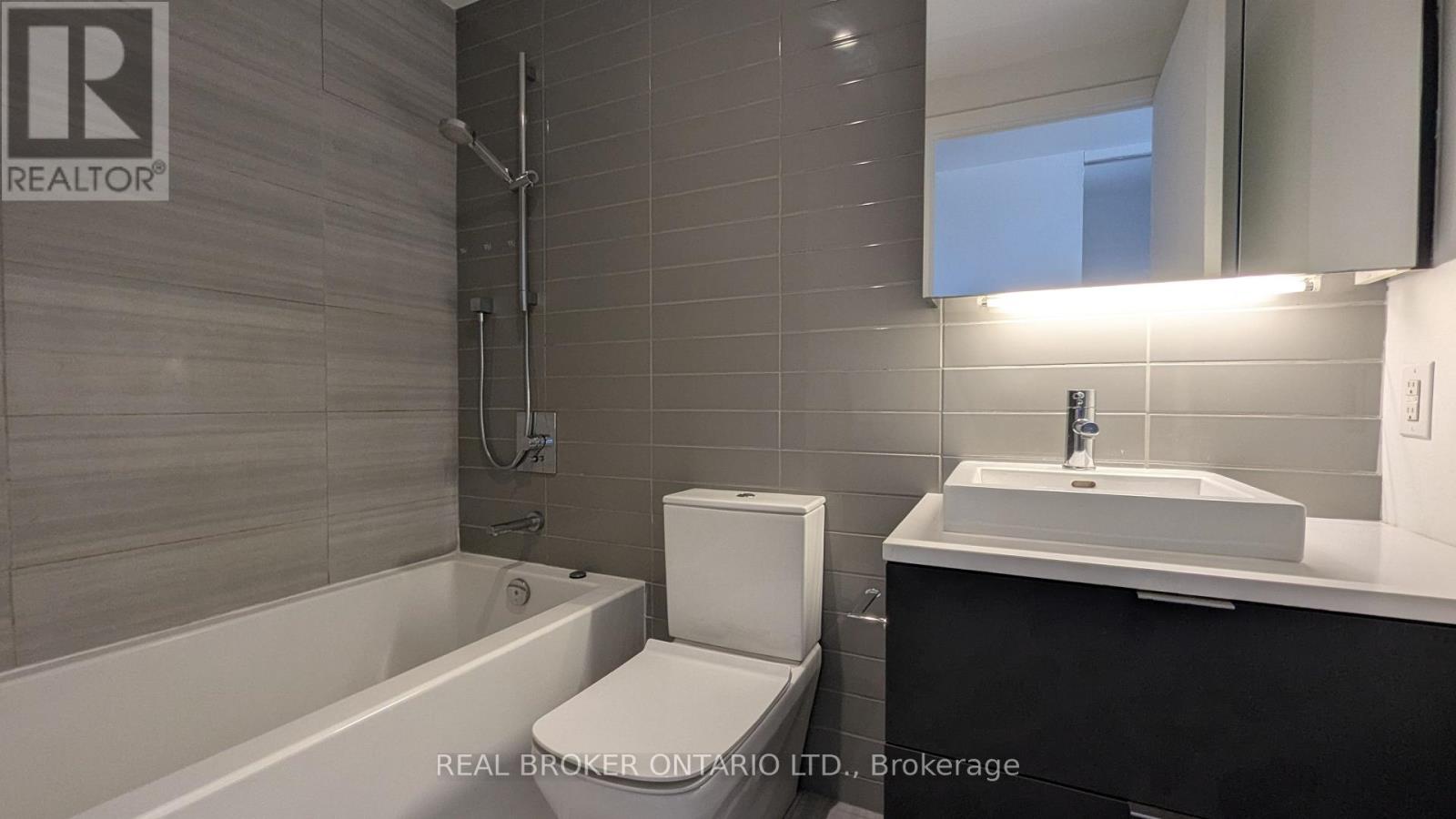 817 - 170 Bayview Avenue, Toronto (Moss Park), Ontario  M5A 0M4 - Photo 8 - C12455497