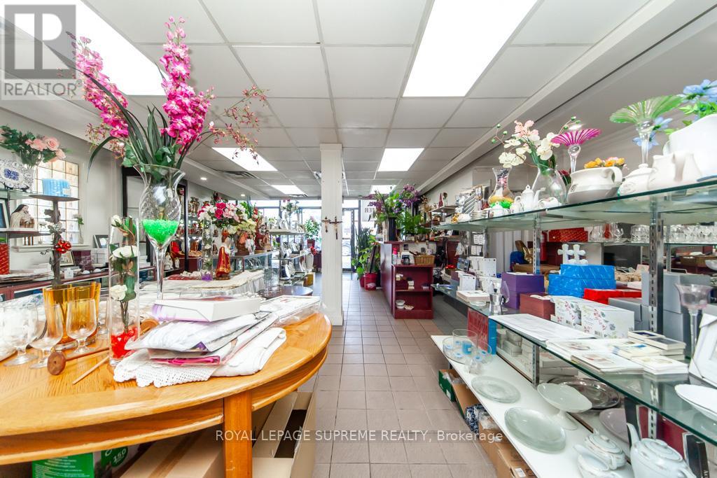 529 Rogers Road, Toronto, Ontario M6M 1B4 - Photo 6 - W12367262