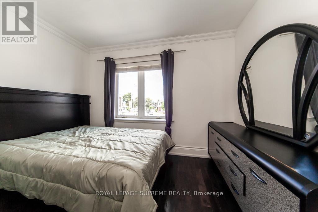 529 Rogers Road, Toronto, Ontario  M6M 1B4 - Photo 25 - W12367263